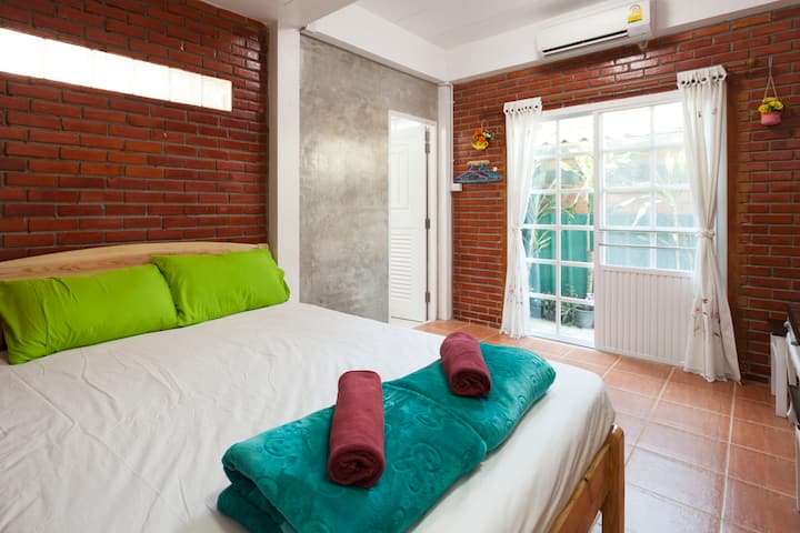 חדר זוגי - חדר שינה למטה