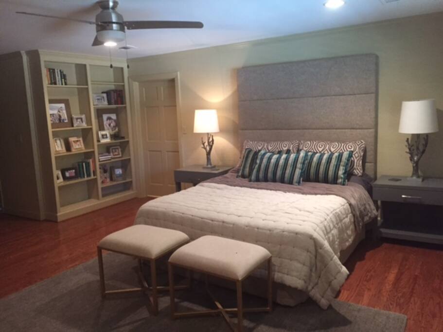 Master Bed w/ tempurpedic cal king