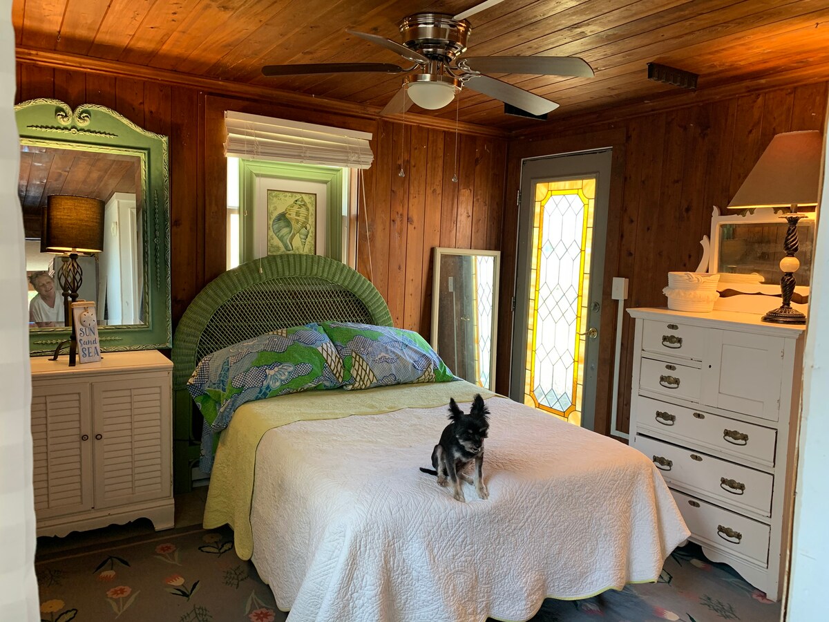 Achterslaapkamer met eigen badkamer