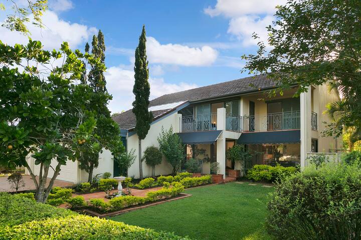 Sherwood Guesthouse – Pets, Pool, house gallery image 2