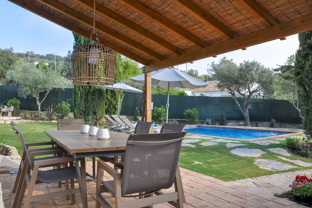 Outdoor seating area next to the private pool with space for up to 6 people