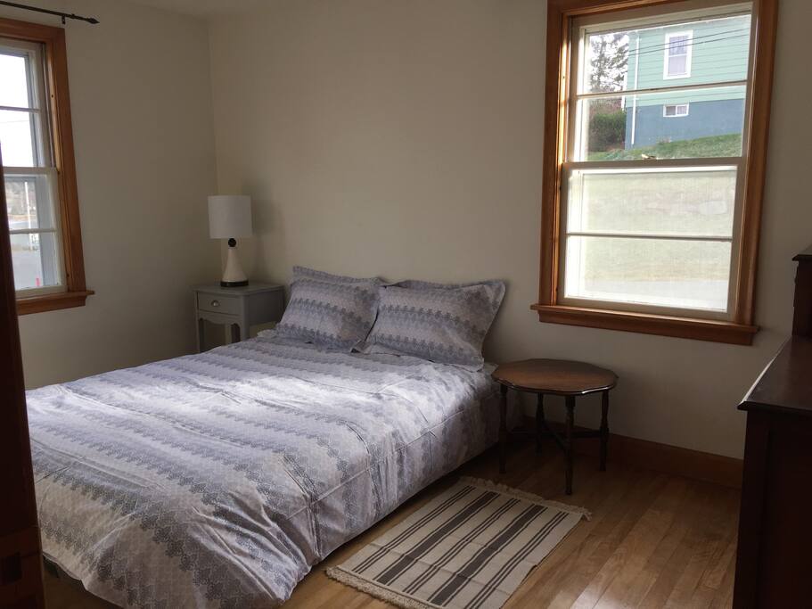 Bedroom #2: New queen mattress & linens