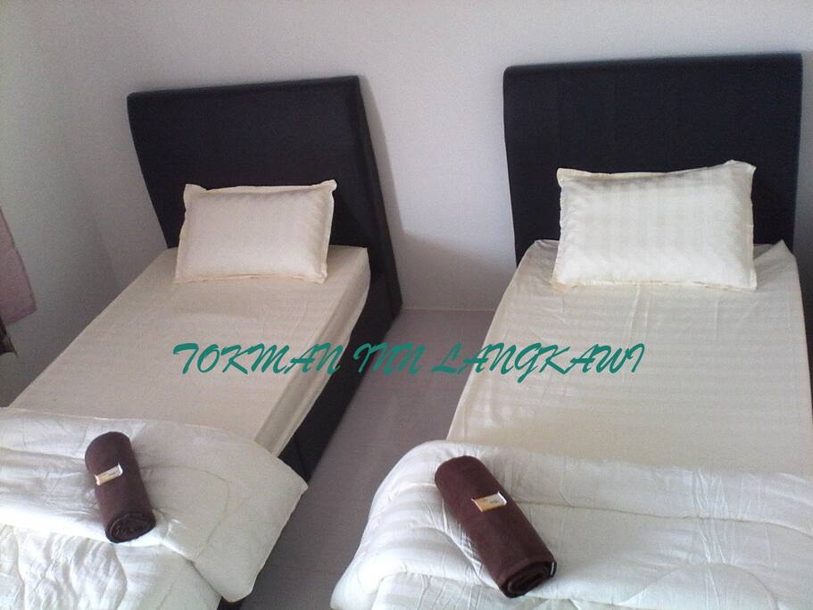 2 Single Beds