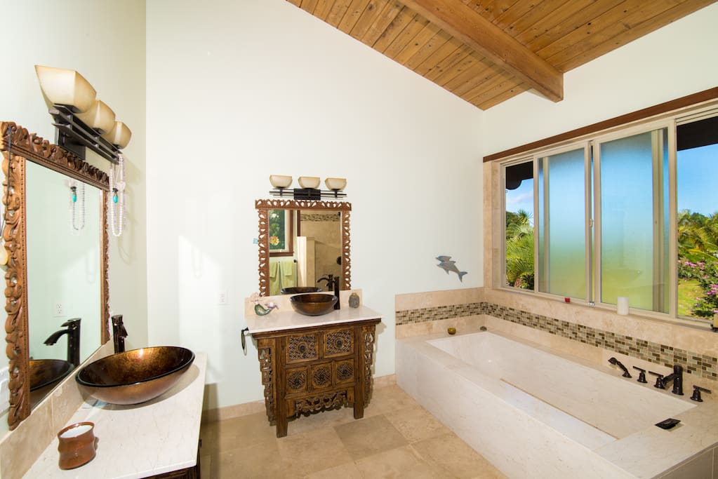 Master ensuite. Newly remodelled!