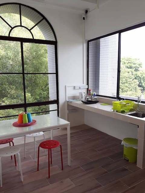 EZ Lodgings - Queen bedroom with large windows