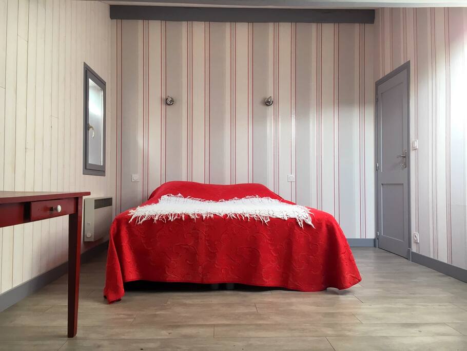 Chambre avec lit en 160 cm