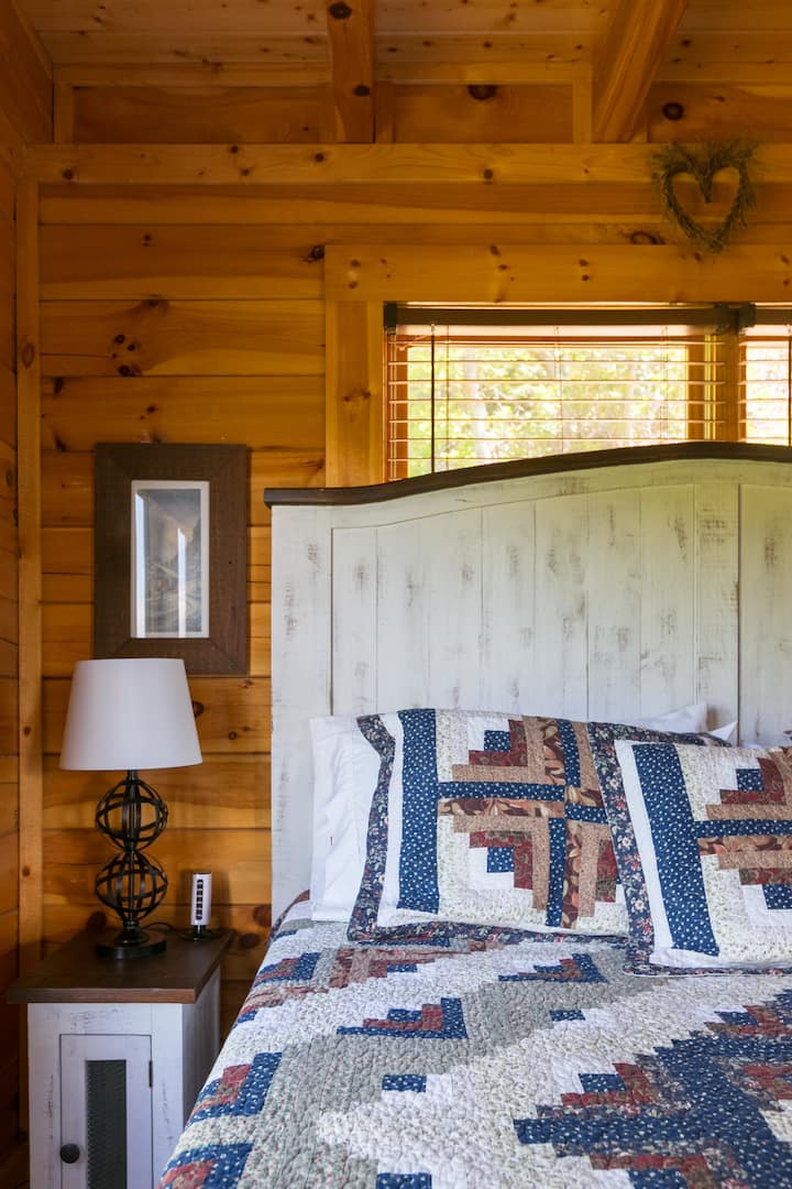 ห้องนอนชั้นล่าง