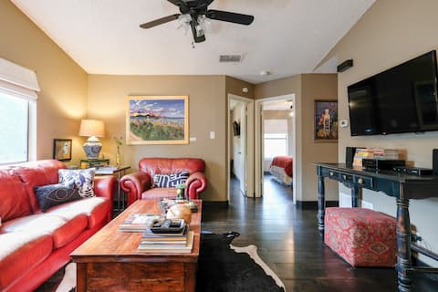 Popular Airbnb listing: Comfortable Central Apartment with Unique Austin Vibe Perfect for Long-term Stays in West Austin Ng