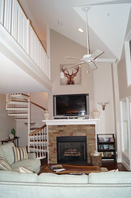 Open Loft Area for High Ceilings!