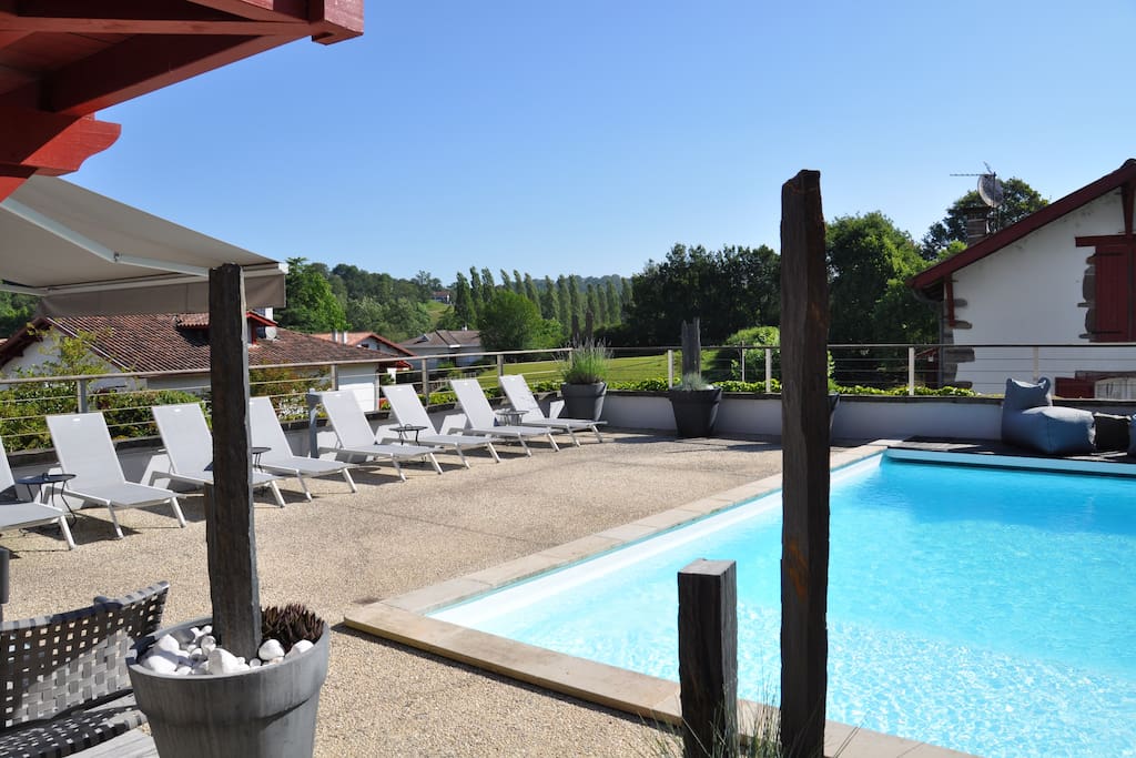 Maxana - Coin détente et piscine...