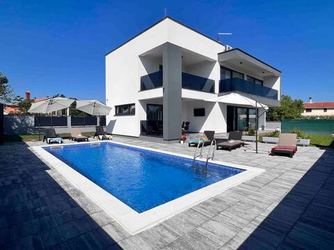 Villa H in Labin with pool