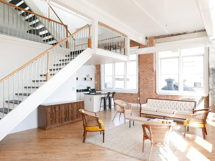 Greater Downtown Loft: Model J