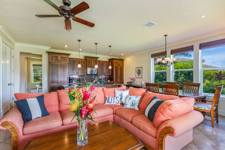 6BR/6BA Luxury Villas w Pool, A/C, Walk to Beach! gallery image 3