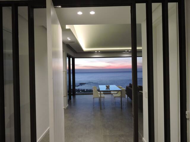 PENTHOUSE IN CAMPS BAY WITH FANTASTIC VIEW gallery image 2