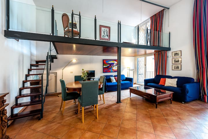 Spanish Steps Charming Apartment