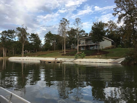 Cozy, Cute & Clean Cottage on Saluda Lake