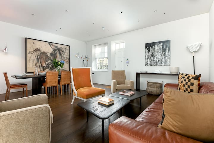 Belgravia Mews – Impeccably Stylish Retro-Chic