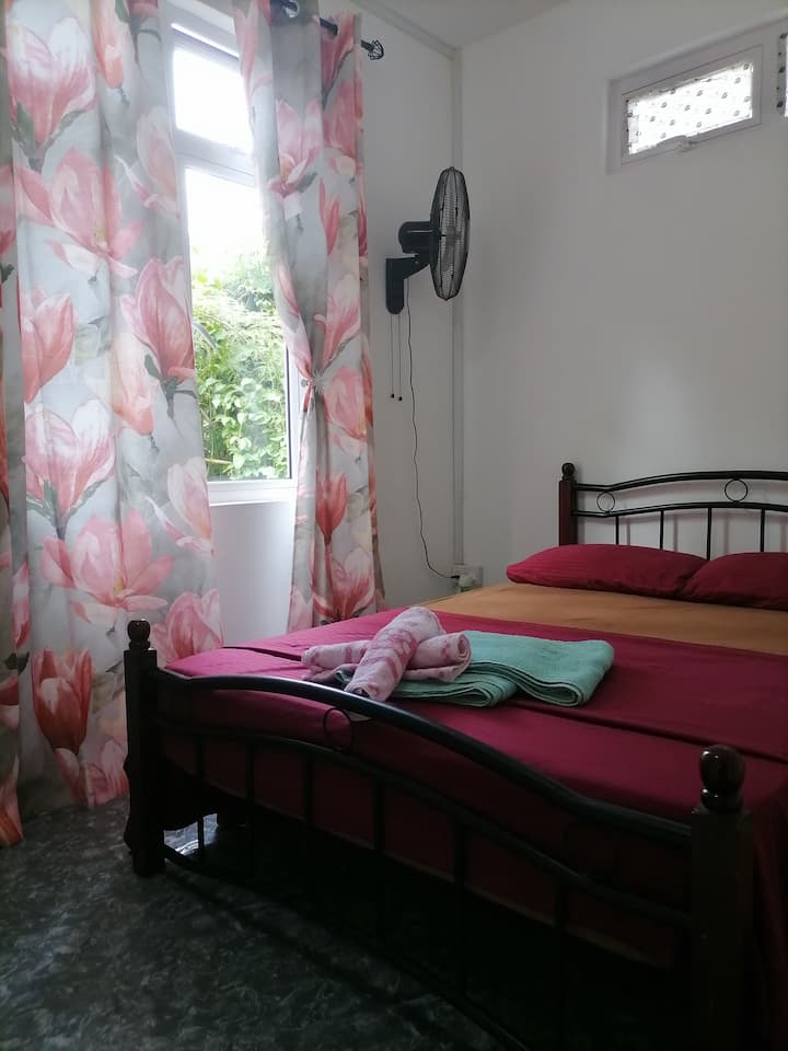 Bedroom 
Chambre a coucher