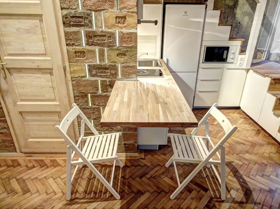 Flexible kitchen area with dinette open