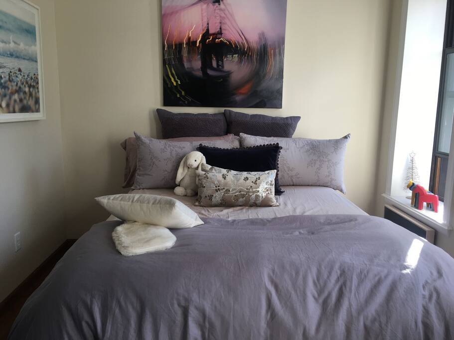 Queen size bed/ bedroom area