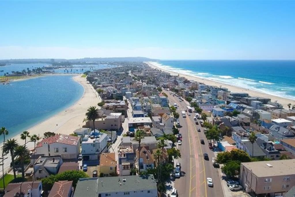 The condo is located in beautiful Mission Beach, which is a slim strip of land between Mission Bay and the Pacific Ocean. White sandy beaches are on both sides of the condo.