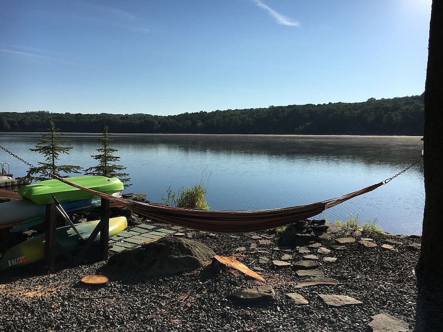 Hammock with kayaks at lakefront