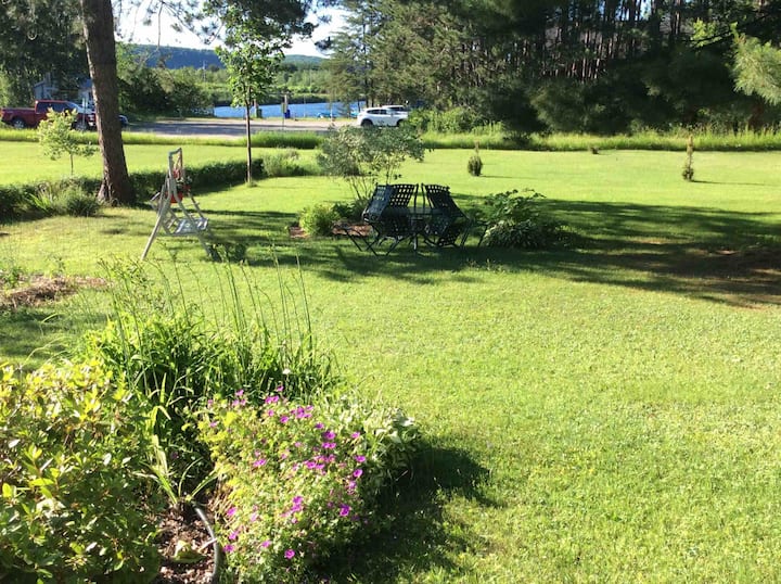 Waterfront+ Terrace Entire Logement Bungalows for Rent in La Tuque, Québec, Canada Airbnb