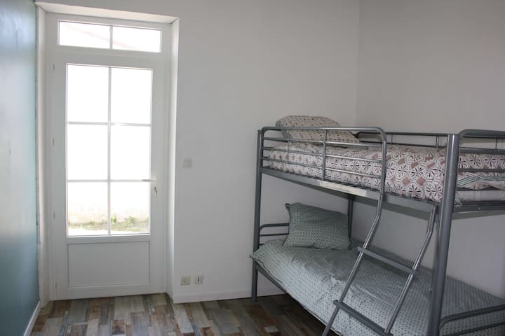 Საძინებელი 3 - 2 საწოლი 90 x 190