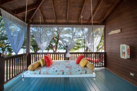 Ruby's Hibiscus - Grand Cayman beach cottage