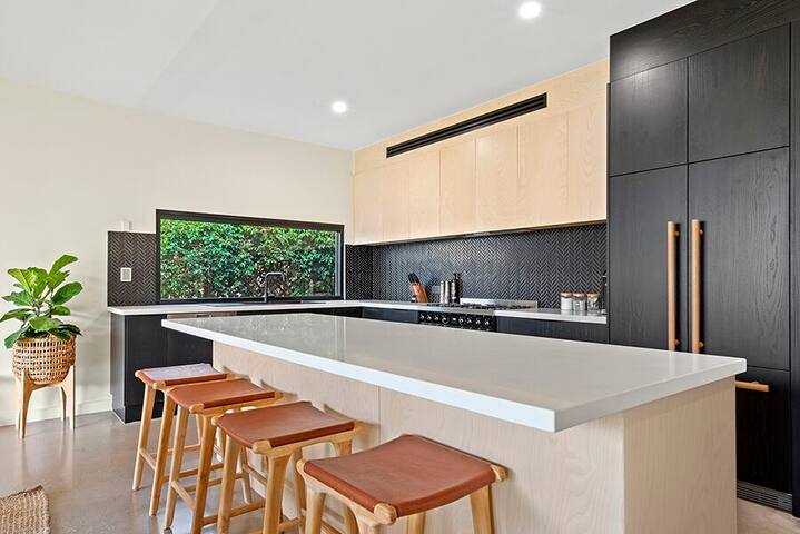 10 Murray feel like a local 3.5 bath gallery image 3