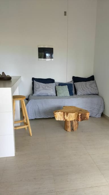 sala de estar, sirve como otra cama más.
todo es nuevo, colchones, almohadas etc.