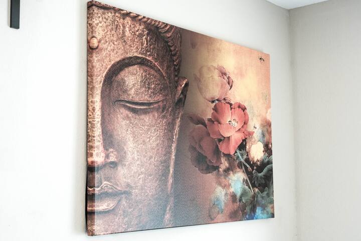 East Downtown Bungalow. ✓EXCELLENCE+VALUE✓