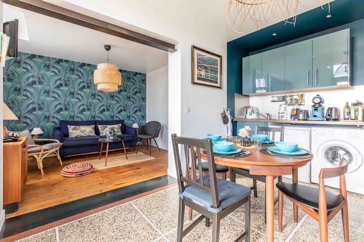 Entire home with 1 bedrooms in Clermont Ferrand - Appartement dans maison coté perron