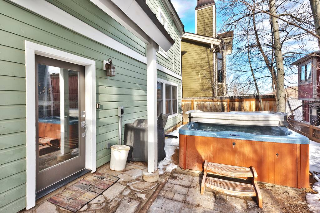 Hot Tub (private for this unit only)