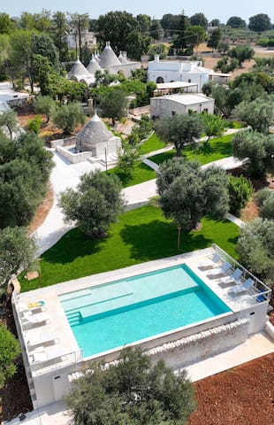 Portico – Heated pool -Trulli 4 apartments