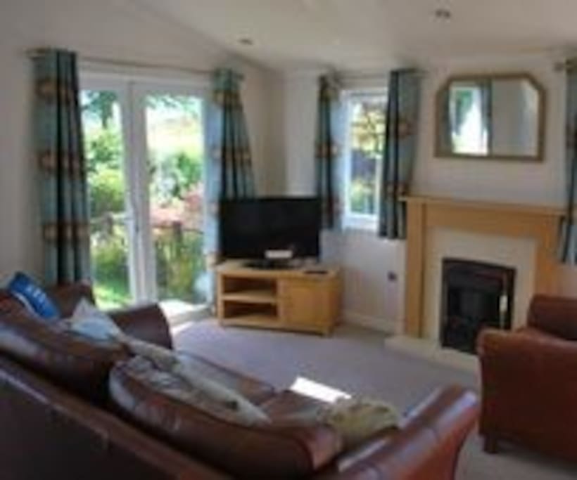 Lounge area with pull-out double bedsettee