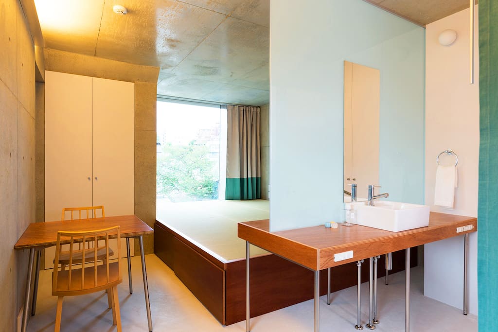 Open Tatami Room with Dining Table / Photo by Kai Nakamura