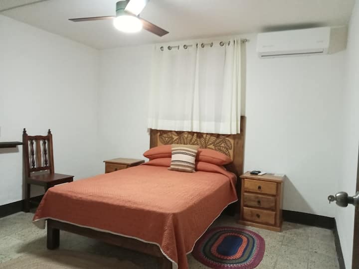 חדר שינה 3.  עם מיזוג אוויר. (מיטה זוגית)