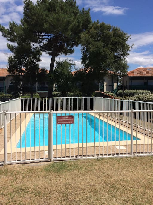 Piscine de la résidence fermée à clés