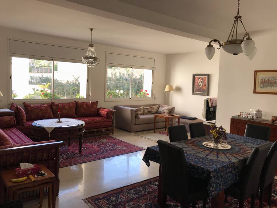 Main living room 2/2