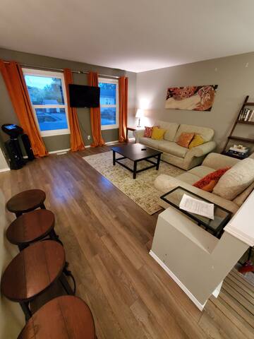 Modern 5brm 2bth quiet area close to downtown gallery image 5