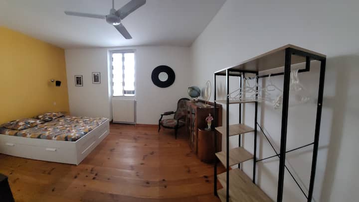 Habitación en el piso de arriba cama de 140.