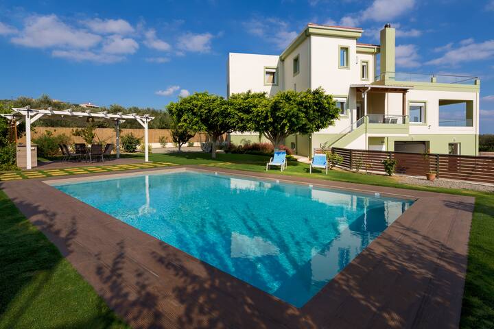 Villa Dimokratia-Private pool-Luxury & Comfort! gallery image 3