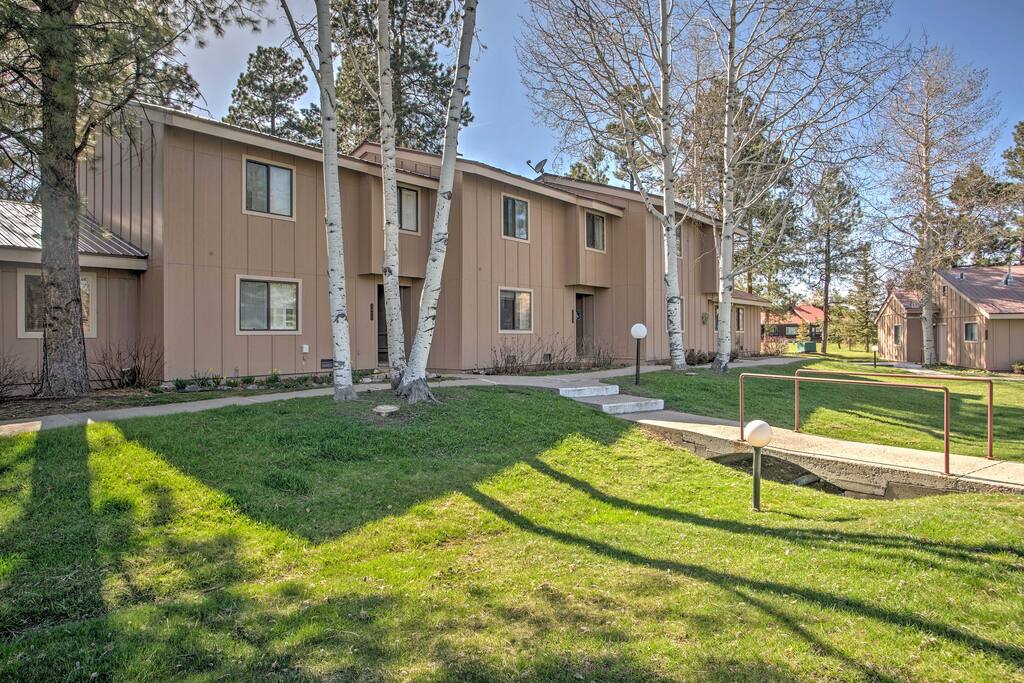 Views of the lovely aspen and Ponderosa trees await you.