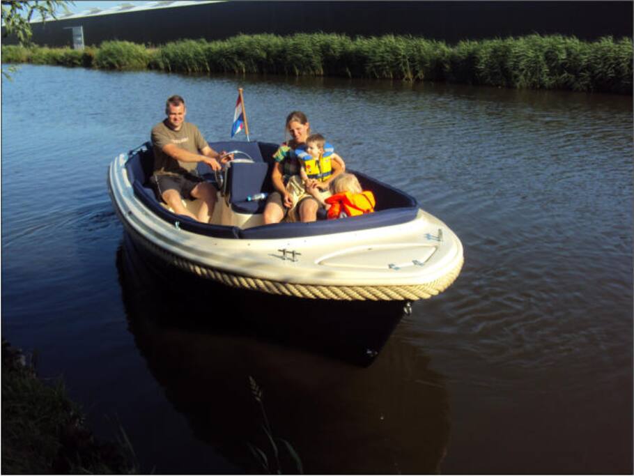 Sail away in our Malta Sloep, this openboat cruiser fits 6 pers, and no license is needed. (We do charge a small fee for the boat)
