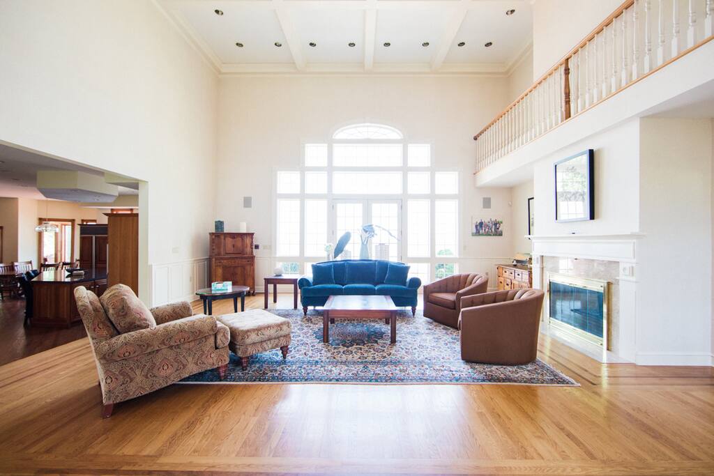 As you enter the home, you will experience elegant marble flooring leading to a grand 2-story living room area with a gas fireplace, 20-foot-high coffered ceiling, recessed lighting, multi-tier paned windows, and French doors overlooking the lake.