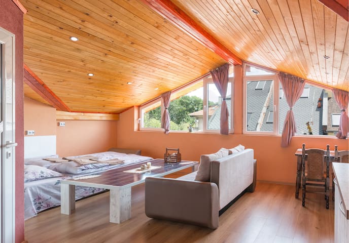 Convenient, Central Seaside Location!