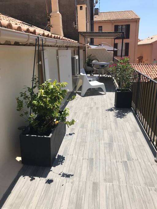 Terrasse 22 m2 couverte sur une partie
Barbecue gaz