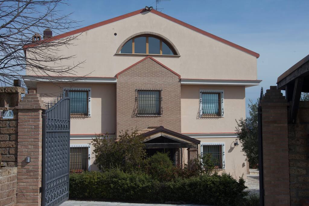 Ingresso della Villa