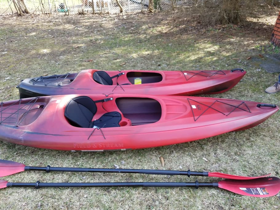 2 Kayaks (w/ paddles and life jackets) and 2 adult mountain bikes available for your use. Must inquire in advance and leave refundable cash deposit w/ owner at check-in.